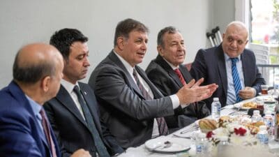 Bayraklı Kulalılar Sosyal Yardımlaşma Dayanışma ve Kültür Derneği'ni ziyaret eden