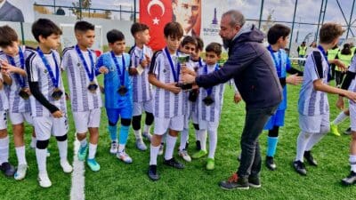 İzmir Büyükşehir Belediyesi tarafından düzenlenen Cumhuriyet Kupası Turnuvası’nın ikinci etabı
