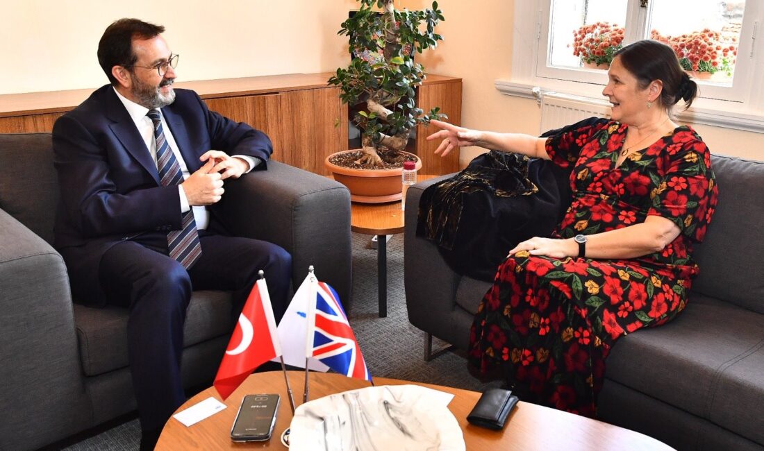 İngiltere’nin Ankara Büyükelçiliği Müsteşarı Wendy Wyver ile beraberindeki heyet İzmir