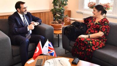 İngiltere’nin Ankara Büyükelçiliği Müsteşarı Wendy Wyver ile beraberindeki heyet İzmir