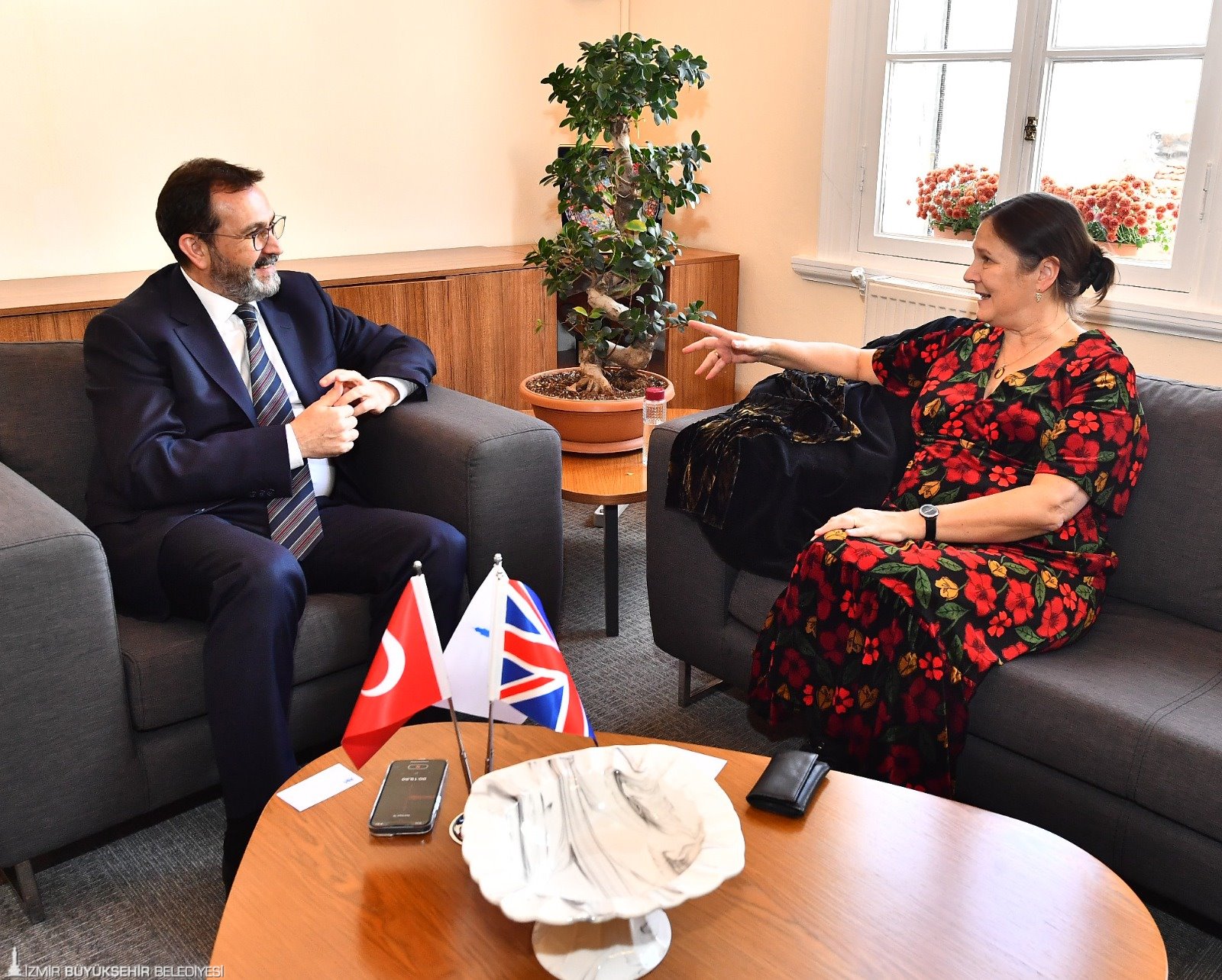 İngiltere’nin Ankara Büyükelçiliği Müsteşarı Wendy Wyver ile beraberindeki heyet İzmir