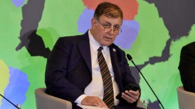 İzmir Büyükşehir Belediye Başkanı Dr. Cemil Tugay,  Arnavutluk'un başkenti Tiran'da