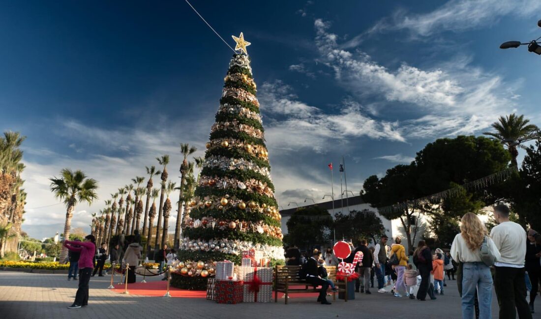 İzmir’in en neşeli festivali başladı İzmir Büyükşehir Belediyesi tarafından kentte ilk kez düzenlenen Yeni Yıl
