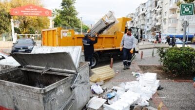 Karşıyaka Belediyesi, ‘Hedef Tertemiz Karşıyaka’ sloganıyla yürüttüğü çalışmalar kapsamında çöp