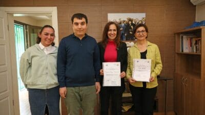 Karşıyaka Belediyesi Görme Engelliler Kütüphanesi’nin gönüllü seslendirmenlerinden Atiye Güneş, Boğaziçi
