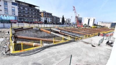 İzmir Büyükşehir Belediyesi'nin kendi gücüyle yapımını sürdürdüğü Buca Metrosu'nda, dört