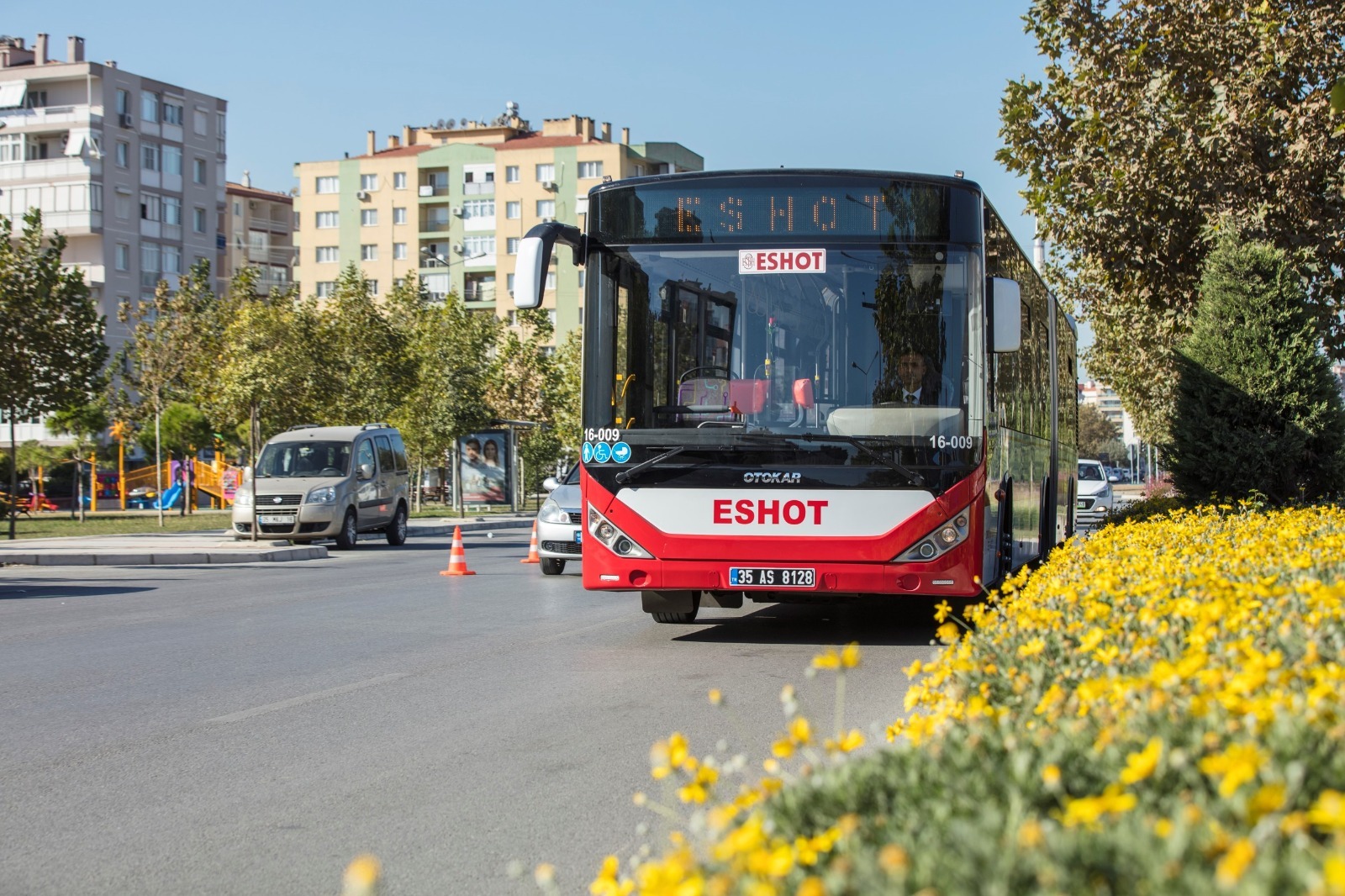 İzmir Büyükşehir Belediye Başkanı Dr. Cemil Tugay’ın göreve başlamasının ardından