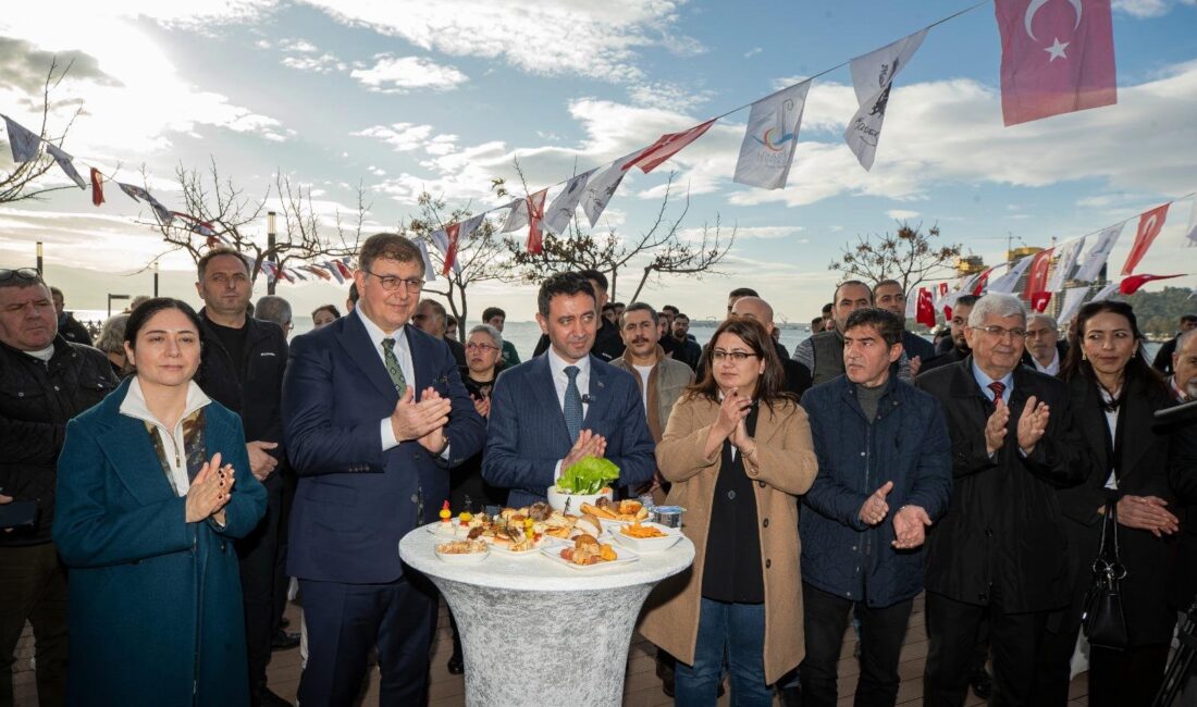 İzmir Büyükşehir Belediye Başkanı Dr. Cemil Tugay, Bayraklı Belediyesi tarafından
