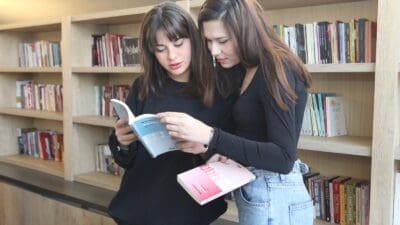 Bayraklı Belediyesi, kitapseverleri bir araya getiren “Okuma ve Diyalog Kulüpleri”
