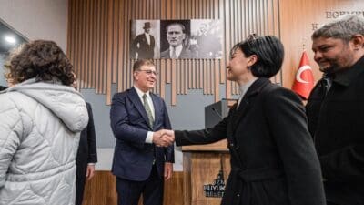 İzmir Büyükşehir Belediye Başkanı Dr. Cemil Tugay, İzmir Büyükşehir Belediyesi