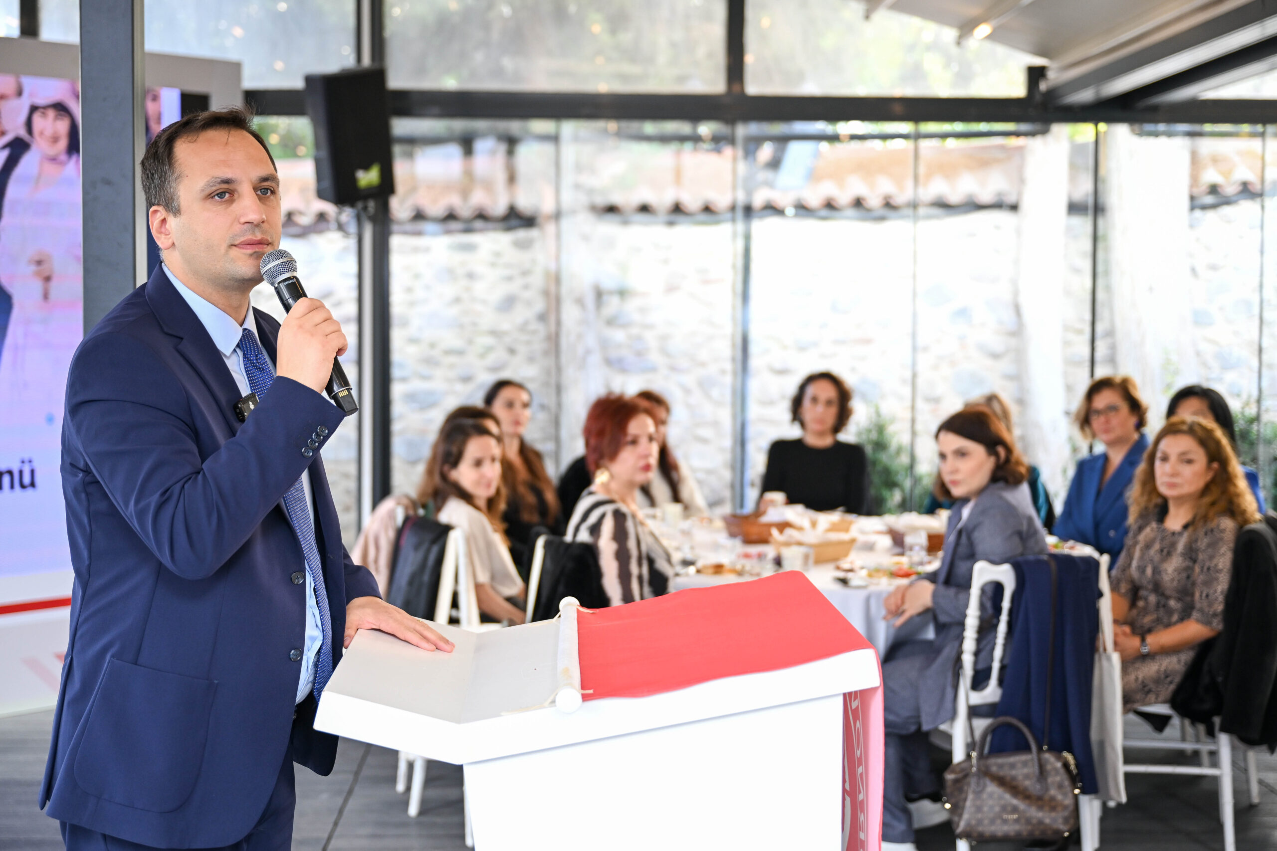 Bornova Belediyesi, 5 Aralık Türk Kadınına Seçme ve Seçilme Hakkının