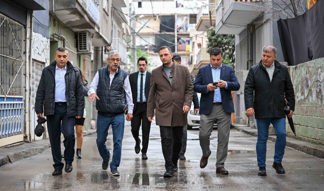 Bornova Belediye Başkanı Ömer Eşki, Altındağ Zafer Mahallesi’ni ziyaret ederek