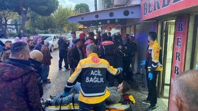 İzmir'de, berberlik yapan Mert Can Şahin (33), iddiaya göre birlikte