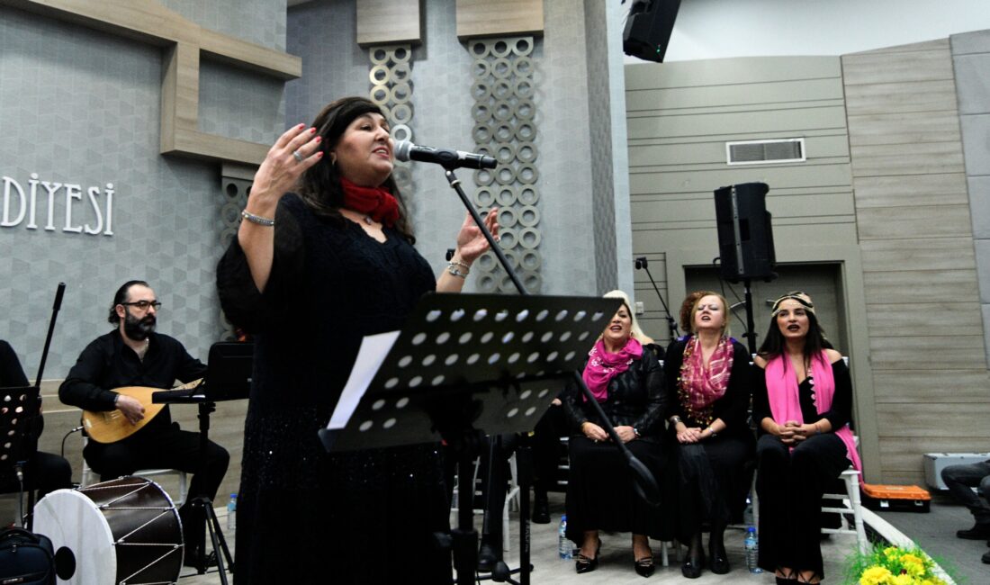 Bornova Belediyesi’nin ev sahipliğinde İzmir Barosu Türk Halk Müziği Topluluğu,