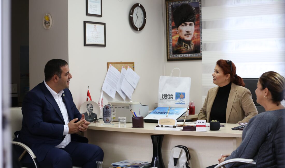 Saha ziyaretleri kapsamında muhtarları ziyaret eden ve vatandaşlarla bir araya