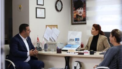 Saha ziyaretleri kapsamında muhtarları ziyaret eden ve vatandaşlarla bir araya