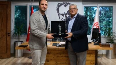 Bornova Belediyesi, ilçeye uzun yıllar hizmet etmiş, belediye başkanlığı ve