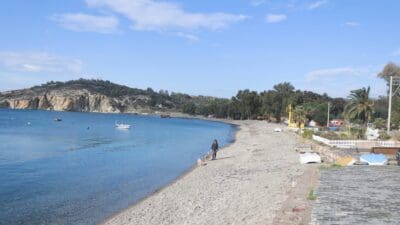 İzmir'de Foça Belediyesi'ne ait İsmetpaşa Mahallesi'ndeki 1'inci Mersinaki Koyu manzaralı