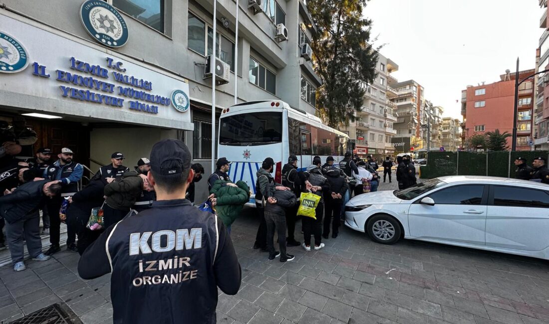 İzmir'de, 'Beşoklar' olarak bilinen suç örgütüne yönelik yapılan operasyonda 44