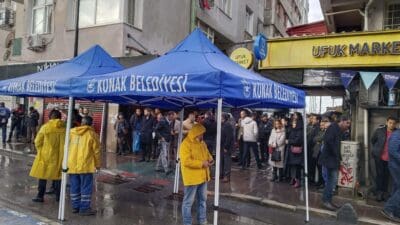 İzmir'de sokakta yürürken elektrik akıma kapılan İnanç Öktemay (44) ve