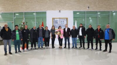 Karabağlar Belediyesi’nin amatör spor kulüplerine yaptığı nakdi yardım dolayısıyla ilçedeki