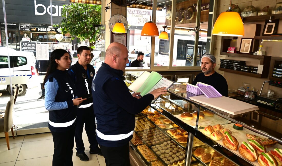 Karabağlar Belediyesi Zabıta Müdürlüğü ekipleri, yeni yıl öncesinde vatandaşların sağlıklı