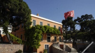 İzmir’in Konak İlçesi’nde yer alan Latife Hanım Köşkü ve çevresindeki