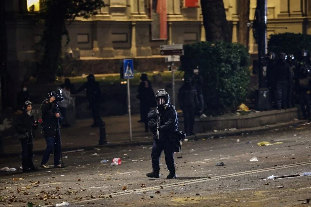 Gürcistan'da sokaklar durulmuyor | Cumhurbaşkanı: Hükümet meşru değil - 7