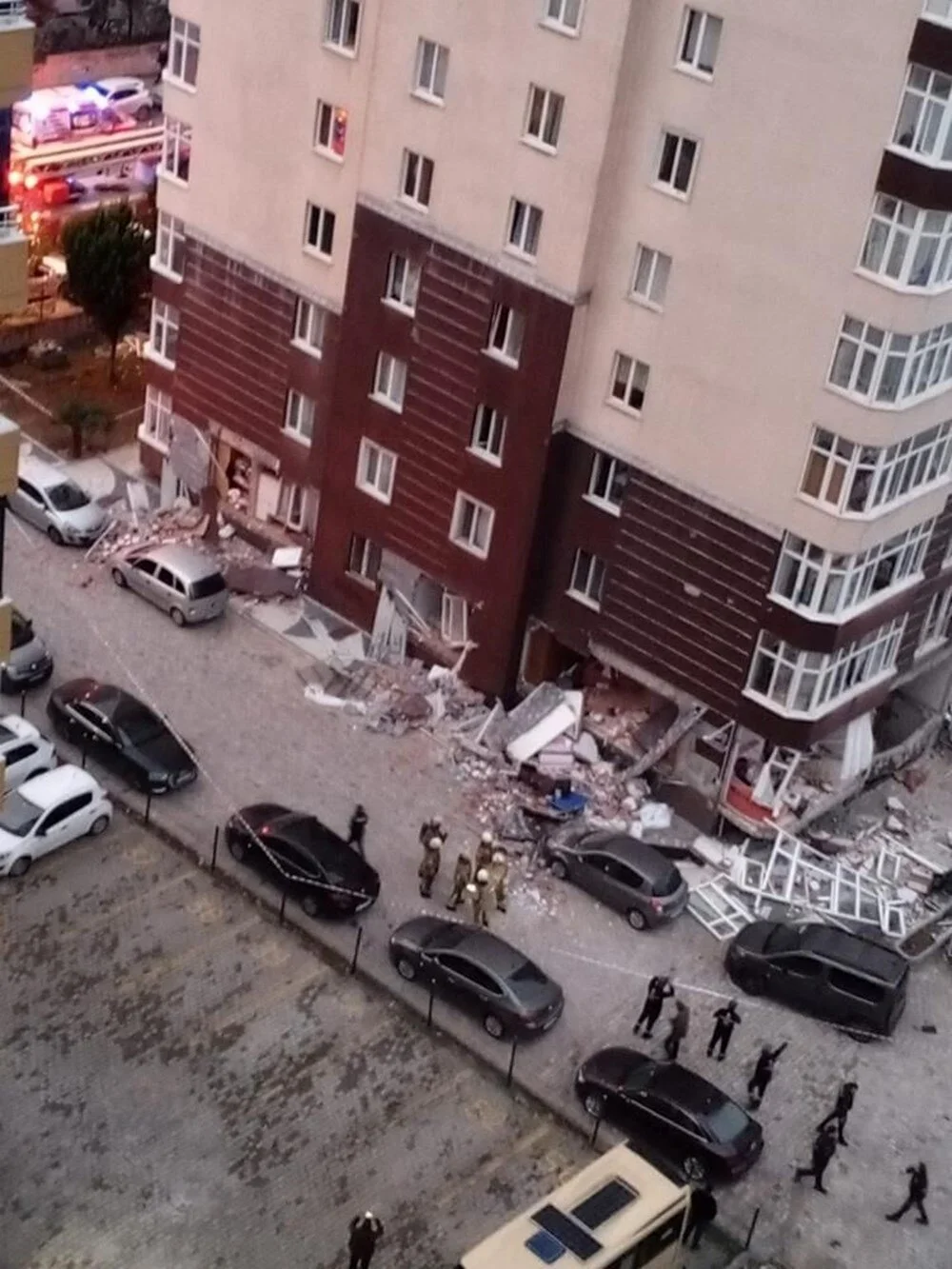 İstanbul'da 14 katlı binada patlama: 1 can kaybı, 3 yaralı - 2