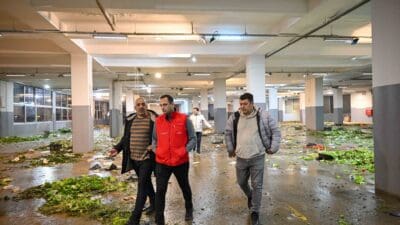 Bornova Belediye Başkanı Ömer Eşki, Merkez Kapalı Pazaryeri’nde kalıcı temizlik