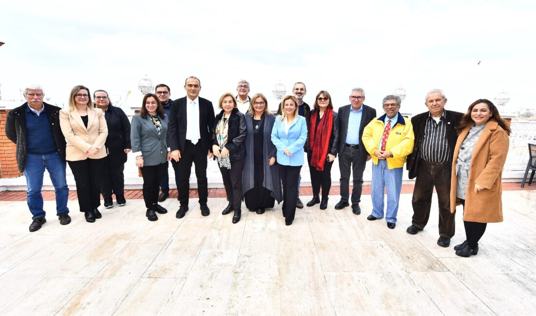 İzmir Büyükşehir Belediyesi'nin bu yıl 25’incisini düzenlediği Barış Selçuk Gazetecilik