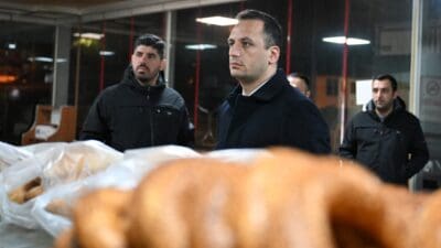 Bornova Belediyesi, ilçedeki fırınlarda hijyen, ruhsat ve gramaj denetimlerini sürerken,