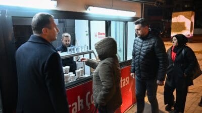 Bornova Belediyesi, kış aylarında Bornova Metro çıkışında her sabah sıcak