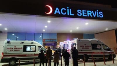 İzmir’in Bornova ilçesi Yeşilçam Mahallesi’nde dün akşam iki grup arasında