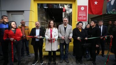 Karşıyaka Belediyesi, Dünya Karşıyakalılar Günü kapsamında Dükkan 35 ½’un açılışını