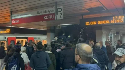 Ankara’nın Yenimahalle ilçesinde bulunan Batıkent metro durağında, ray hattı üzerinde