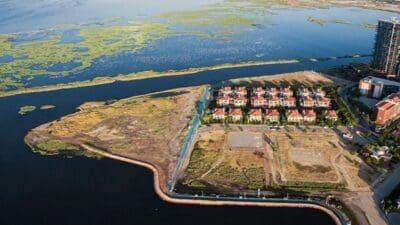 İzmir Büyükşehir Belediyesi, TOKİ’ye ait Mavişehir’deki arazinin açık artırma yöntemiyle