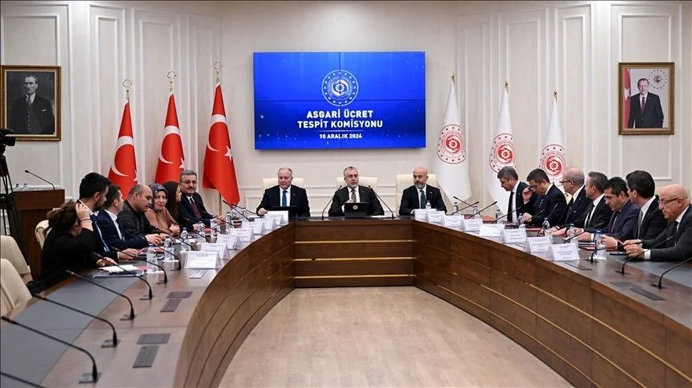 Demokrat Gündem- Milyonlarca çalışanın merakla beklediği 2025 yılı asgari ücret