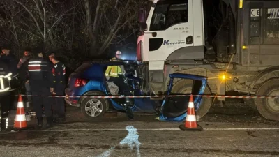 Bartın'da düzenlenen partinin dönüşünde, bir başka araçla yarış yaptığı ileri