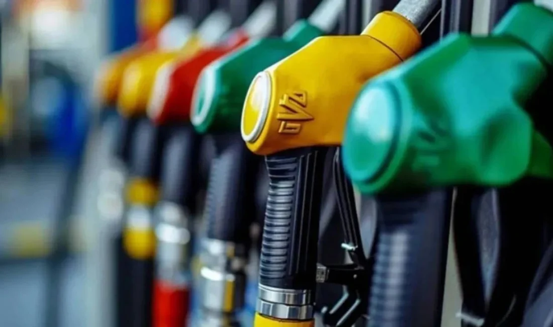 Yeni akaryakıt fiyatları belli oldu Brent petrol, döviz kuru dalgalanmaları ve vergi artışları nedeniyle akaryakıt