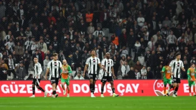Beşiktaş, evinde ağırladığı Alanyaspor'la 1-1 berabere kalarak sahada iki puan