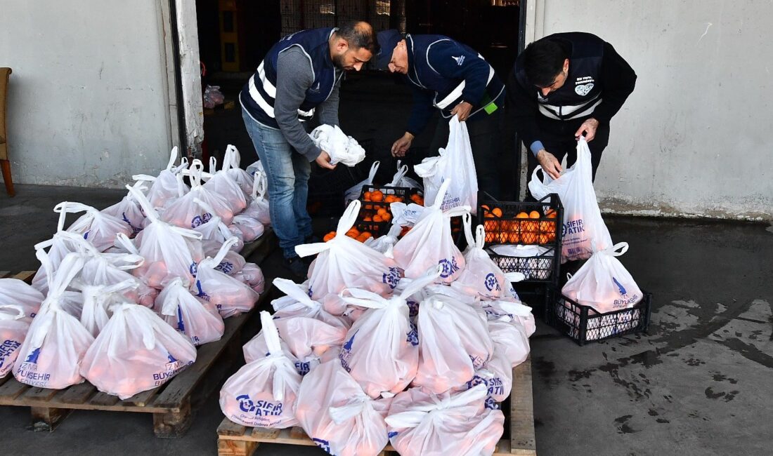Menderes Belediyesi’ne ait bahçelerde yetiştirilen 5 ton mandalina İzmir Büyükşehir