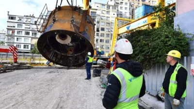 İzmir Büyükşehir Belediyesi’nin yapımını sürdürdüğü Buca Metrosu'nun tünel kazıları devam