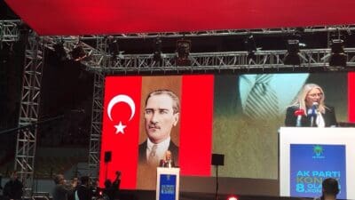 AK Parti Konak 8. Olağan İlçe Kongresi’nde İzmir Milletvekili Ceyda