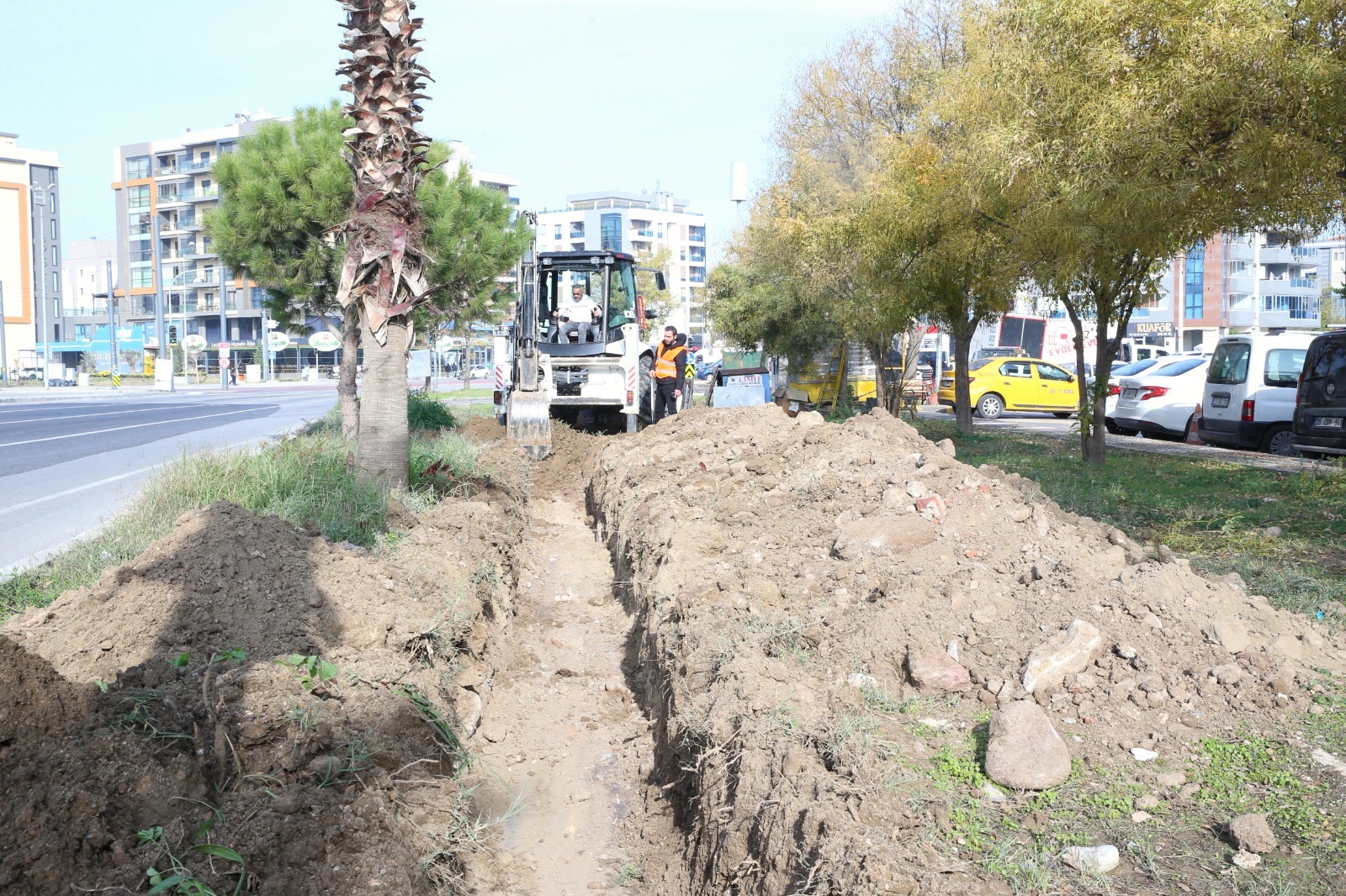 Çiğli Belediyesi tarafından Çiğli’ye giriş noktalarından biri olan Ataşehir Kavşağı’nda