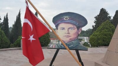 Cumhuriyet karşıtları tarafından 1930 yılında Menemen’de katledilen devrim şehidi Asteğmen