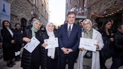 İzmir Büyükşehir Belediyesi Roman gençleri istihdama kazandırmak için önemli bir