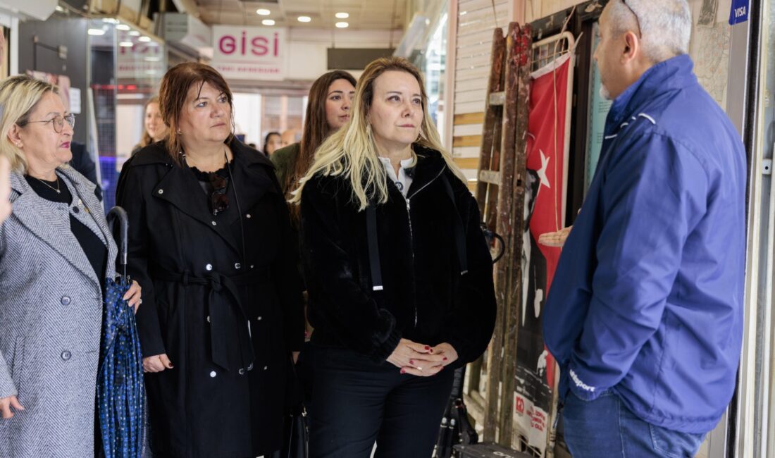 Konak Belediye Başkanı Nilüfer Çınarlı Mutlu, Tarihi Kemeraltı Çarşısı’nı adım