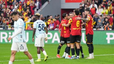 Göztepe, sahasında konuk ettiği Adana Demirspor'u 3-1 mağlup ederek kendi