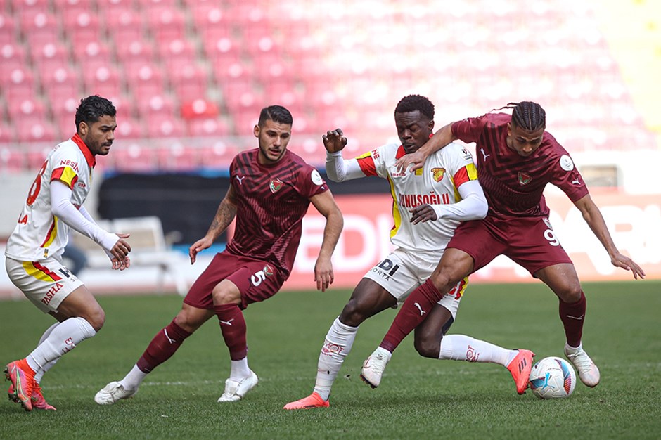 
Hatayspor ile Göztepe arasında oynanan Süper Lig 16. hafta mücadelesi